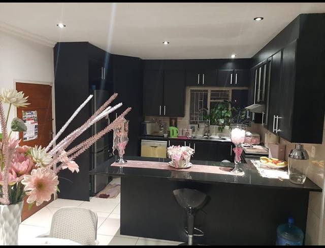 5 BEDROOM HOUSE FOR SALE IN LINMEYER